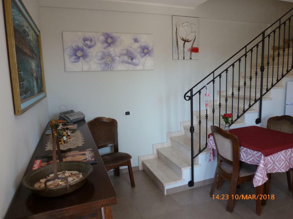 Emozioni D'Estate Bed & Breakfast Pula Exterior photo